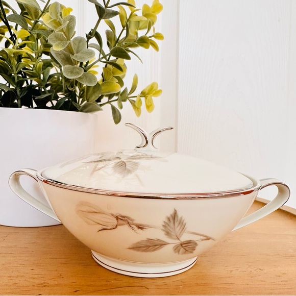 NORITAKE CHINA ~ Elegant Floral Sugar Bowl trimmed in Gold made in Japan - Picture 3 of 6